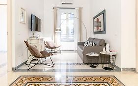Modern Comfort, Poetic Charm