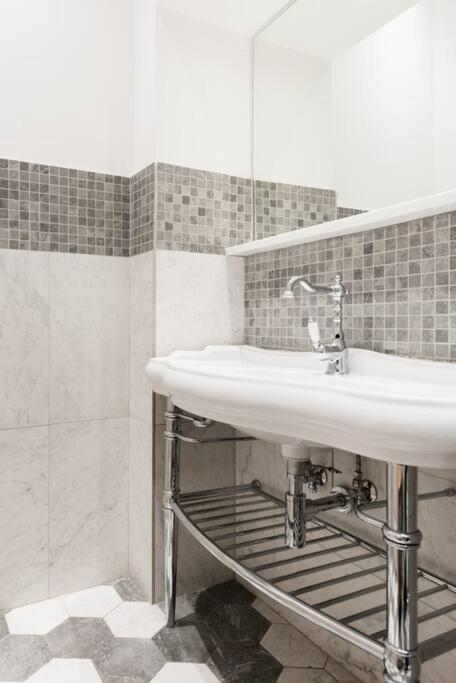 Modern Comfort, Poetic Charm Rzym Zewnętrze zdjęcie